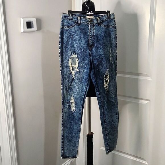 Vibrant M.I.U. High-Rise Distressed Acid Wash Skinny Jeans – Size 15 - Picture 1 of 3